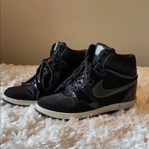 Nike wedge sneaker